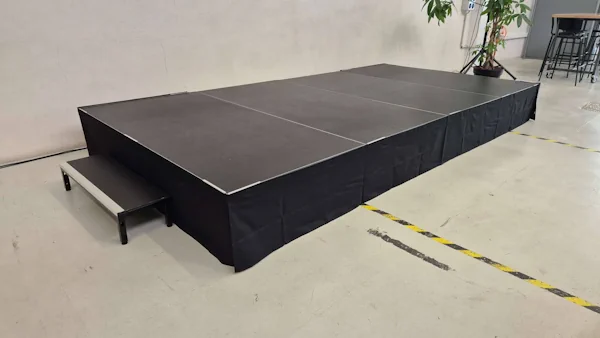 Estrade modulaire pour remise de prix ou prise de parole